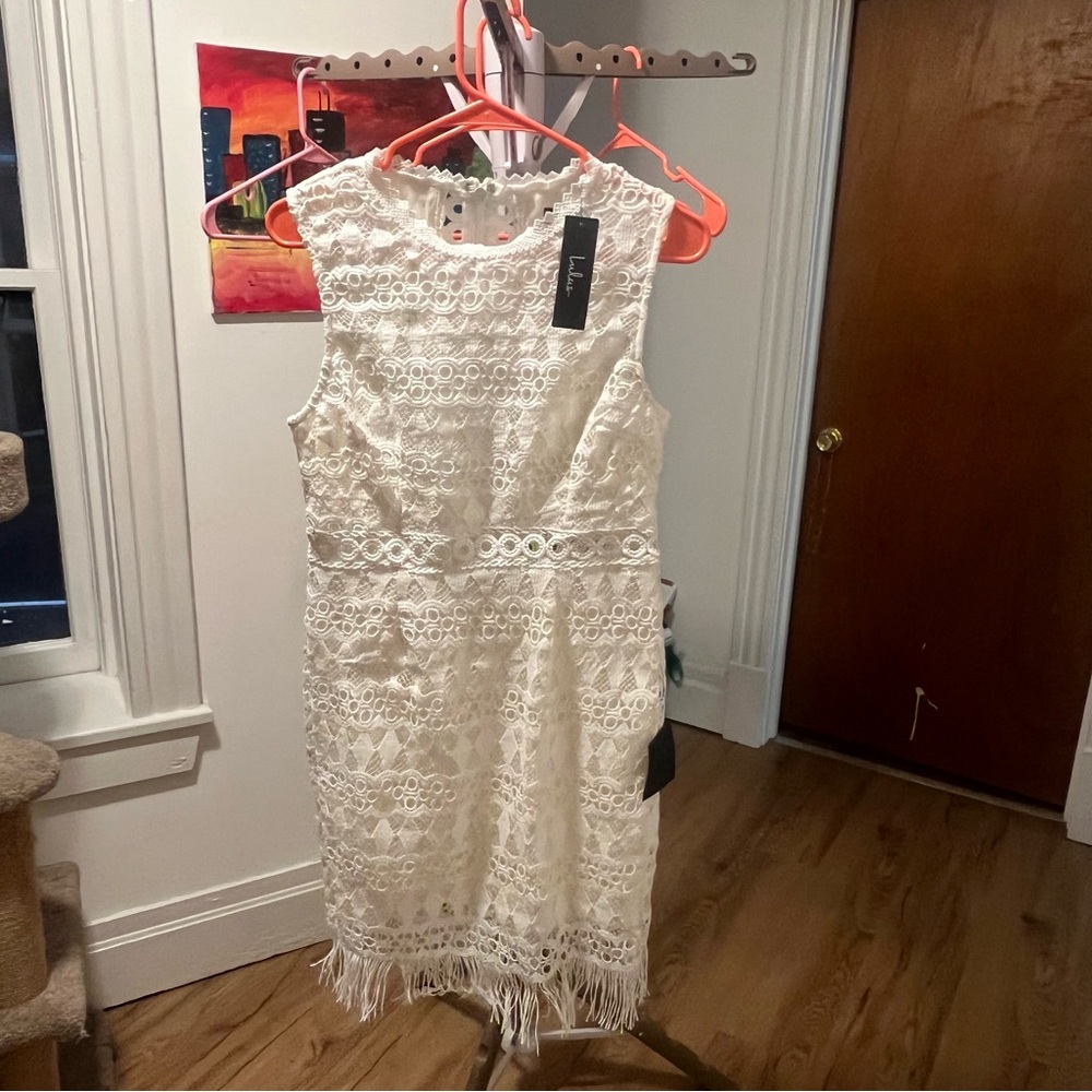 NWT Lulu’s white crochet lace fringe size M sleeveless